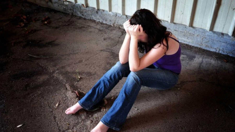 Σοκ από τα περιστατικά έμφυλης βίας: Kαταγγελία για βιασμό στον Χολαργό - Δύο για απόπειρες βιασμού σε Πειραιά και Άνω Λιόσια