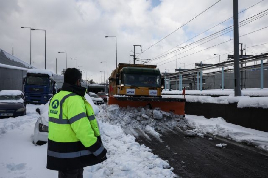 Κακοκαιρία: «Η Πολιτεία άφησε τα φορτηγά γιατί δεν ήθελε να κόψει την εφοδιαστική αλυσίδα» λέει η Αττική Οδός
