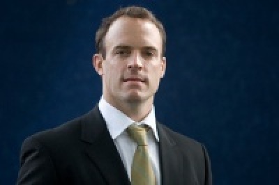 Raab (Βρετανία): Δεν θα πληρώσουμε τον λογαριασμό του Brexit χωρίς μια εμπορική συμφωνία με την ΕΕ