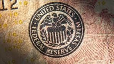 Fed (Beige Book): Ήπια ανάπτυξη στις ΗΠΑ με δύο ταχύτητες – Πιέσεις από ακρίβεια και δασμούς, «στήριγμα» η τεχνολογία