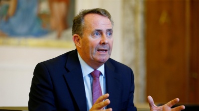 Liam Fox (Μ.Βρετανία): Ο προστατευτισμός, οι δασμοί δεν φέρνουν ποτέ αποτέλεσμα