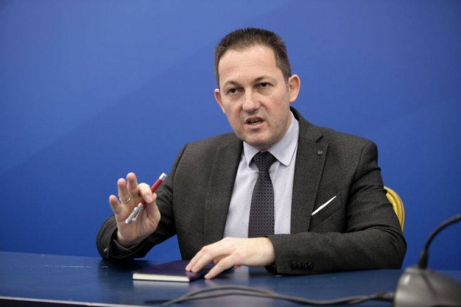 Πέτσας: Να μην είναι ταμπού η συζήτηση για υποχρεωτικότητα του εμβολιασμού