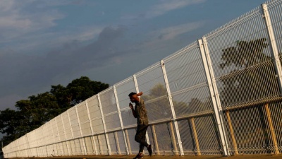 Με χιλιάδες στρατιώτες απαντούν οι ΗΠΑ στα «καραβάνια» μεταναστών