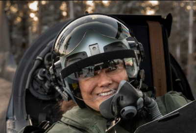 Πιλότος σε μαχητικό Gripen η πριγκίπισσα της Σουηδίας