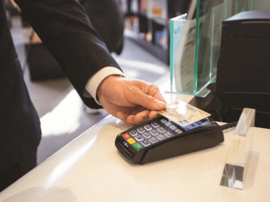 ΤτΕ: Αύξηση ρεκόρ στην έκδοση χρεωστικών καρτών το 2019 - Αγορές αποκλειστικά με κάρτα