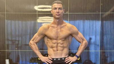 «Φέτες» στα 41 του ο Cristiano Ronaldo: «Τρομάζουν» οι κοιλιακοί του!