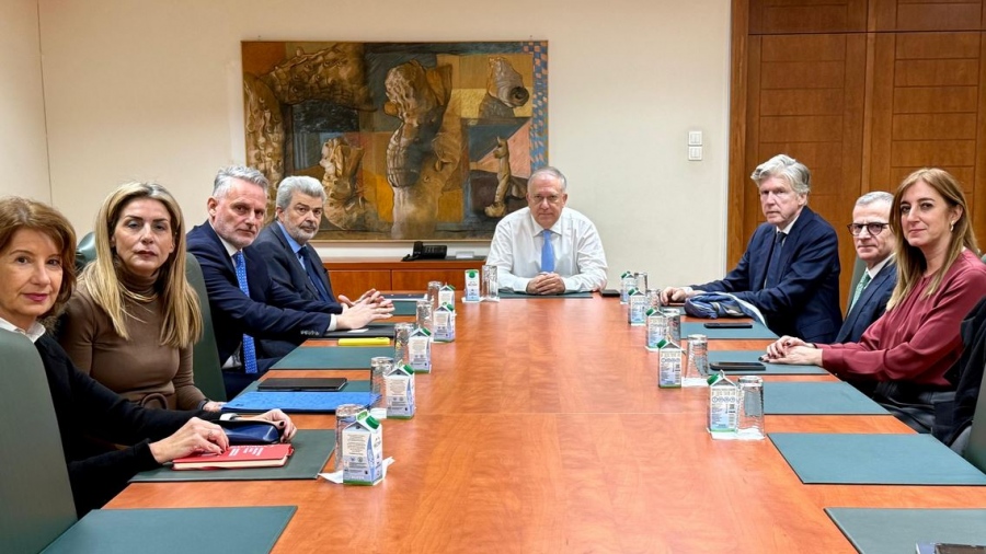 Συνάντηση Θεοδωρικάκου με την Ένωση Ασφαλιστικών Εταιριών Ελλάδος για τα ασφάλιστρα υγείας