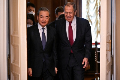 Στο Πεκίνο ο Ρώσος ΥΠΕΞ, Sergei Lavrov – Συνάντηση με Wang Yi, στο επίκεντρο «καυτά θέματα»
