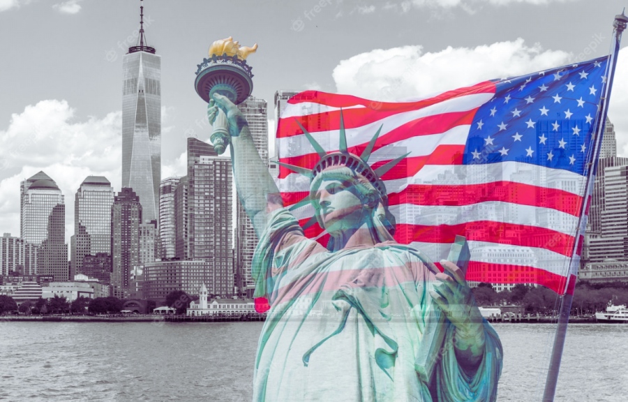 ΗΠΑ: Με χρέος 34 τρισ. δολάρια, η κυβέρνηση μοιράζει 20 δισ. δολάρια στους μετανάστες