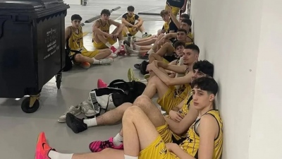 Συγκίνηση: Παραμένει εγκλωβισμένη στο Abu Dhabi η ομάδα μπάσκετ Κ18 του Άρη