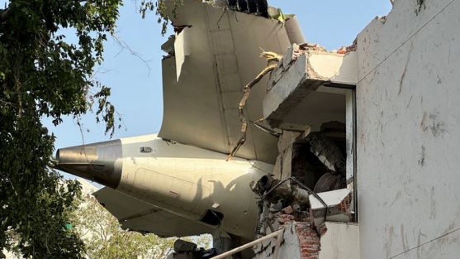 Αεροπορική τραγωδία στην Ινδία - Νέος απολογισμός: Στους 279 οι νεκροί από τη συντριβή του Boeing 787 της Air India