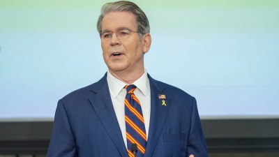 Κλιμακώνει ο Bessent – Η Κίνα είναι προβοκάτορας, χρηματοδοτεί τον εμπορικό πόλεμο παγκοσμίως