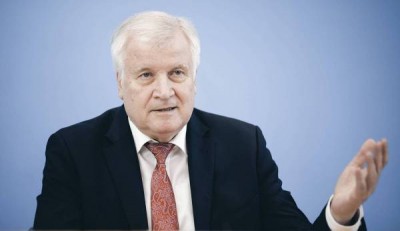 Seehofer (Γερμανία): Πρέπει να ξεκινήσουν και πάλι οι απελάσεις Σύρων