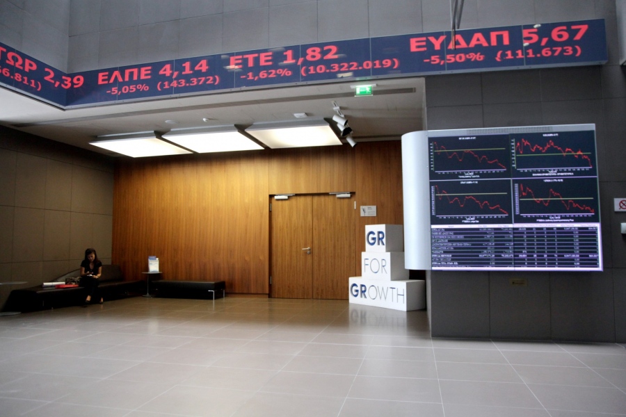 Λίγο μετά το άνοιγμα του Χ.Α. – Με το βλέμμα στο εξωτερικό και στον κινητό των 200 ημερών