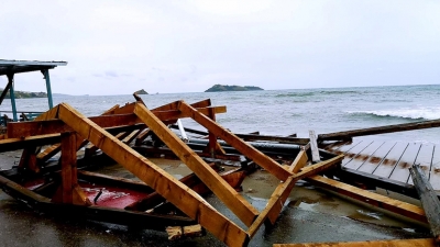 Υδροστρόβιλος στη Λέσβο: Τεράστιες ζημιές στο νησί
