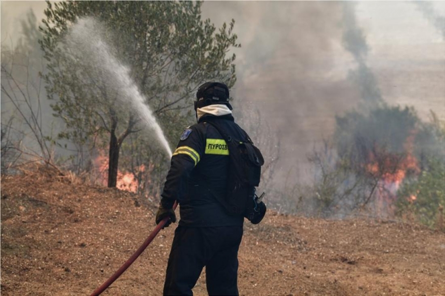 Υπό μερικό έλεγχο η φωτιά στην Παιανία - Μαίνεται η πυρκαγιά στην περιοχή Χάβαρι Ηλείας