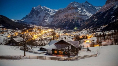 Η Ελβετία αίρει την καραντίνα για ταξιδιώτες και επιβάλλει αυστηρότερες απαιτήσεις δοκιμών