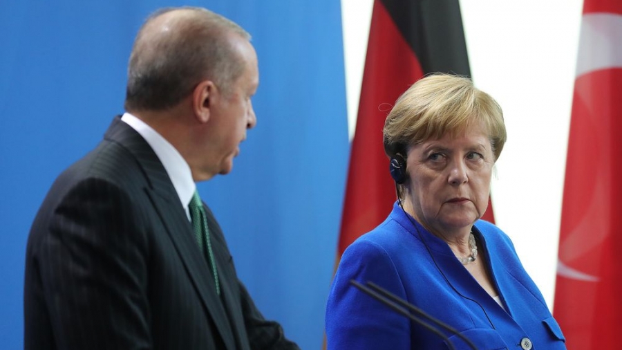 Η απομάκρυνση όσων έχουν ανάγκη να φύγουν από το Αφγανιστάν, ύψιστη προτεραιότητα για Merkel - Erdogan