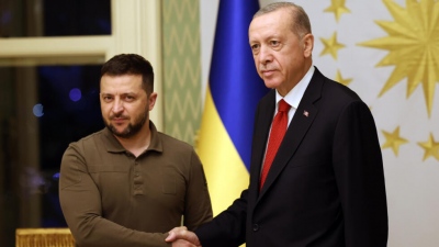 Πάγωσε ο Zelensky με Erdogan που δήλωσε έτοιμος να οργανώσει ειρηνευτική σύνοδο αλλά με παρούσα τη Ρωσία