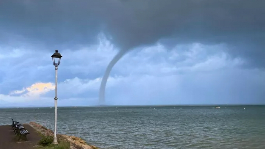 Στο έλεος της κακοκαιρίας η Ιταλία, με ανεμοστρόβιλους και κατολισθήσεις