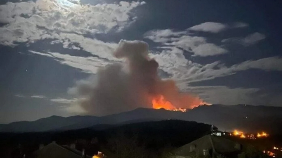 Συνεχίζεται για 16η ημέρα η φωτιά στο Παπίκιο Όρος