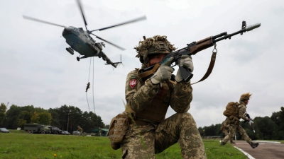 Αποκάλυψη σοκ: Οι Ουκρανοί ναζί προετοιμάζουν τους πολίτες για «εθνική αντίσταση» κατά της Ρωσίας - Στρατιωτικοποιείται όλη η χώρα