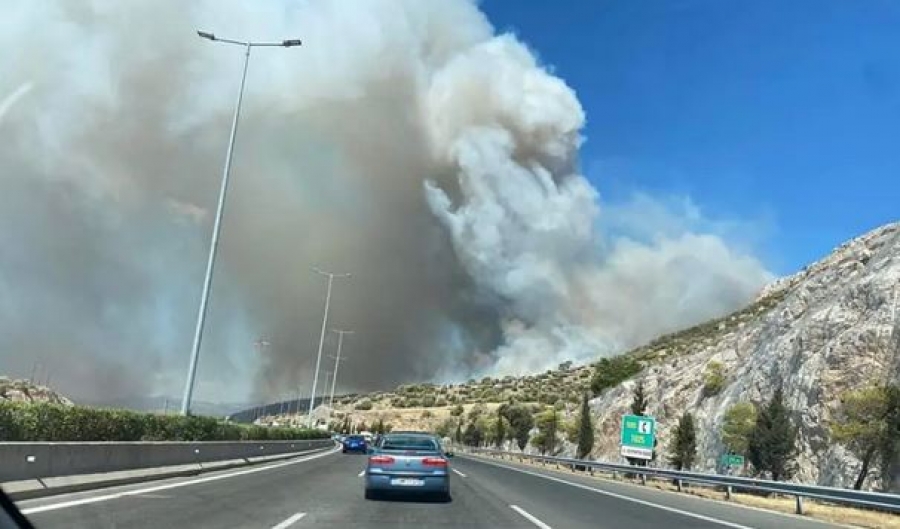 Φωτιά στη Νέα Πέραμο - Μήνυμα 112 για εκκένωση - Άνοιξε η Εθνική