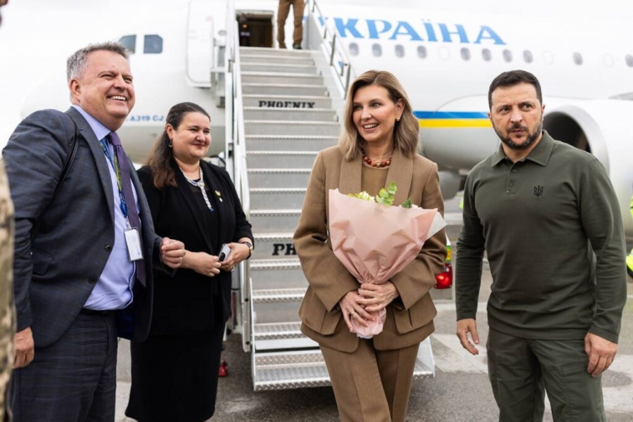 Πάλι υπό την επήρεια ναρκωτικών; Ο Zelensky παραλίγο να πέσει από το... αεροπλάνο στην Άγκυρα