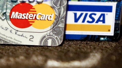Αυξάνουν τον Οκτώβριο τις προμήθειες που πληρώνουν οι έμποροι Visa και Mastercard