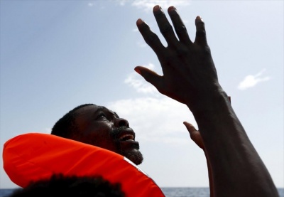 «Παγιδευμένοι» χωρίς φαγητό και νερό εκατοντάδες μετανάστες στη Λιβύη