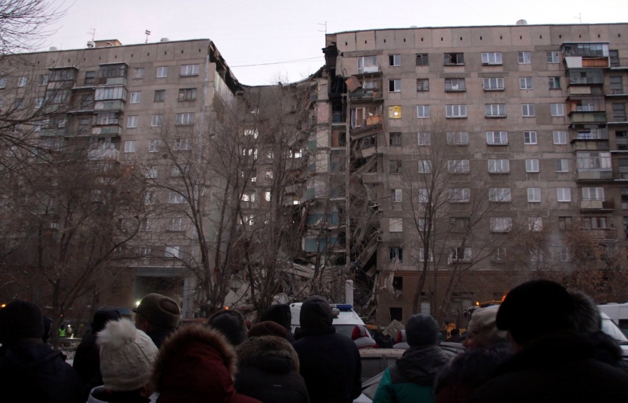Ρωσία: Τουλάχιστον 4 νεκροί, 79 αγνοούμενοι εξαιτίας έκρηξης αερίου σε πολυκατοικία
