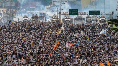 Συγκρούσεις διαδηλωτών – δυνάμεων ασφαλείας στη Βενεζουέλα, εν  μέσω (και) ενεργειακής κρίσης