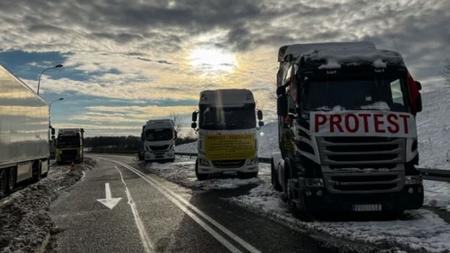 «Πόλεμος» για τα φορτηγά - Η Πολωνία ζητά επαναφορά περιορισμών της ΕΕ για τους Ουκρανούς οδηγούς