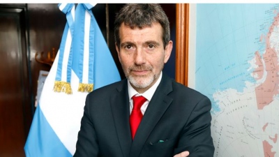 Juan Battalema (Υπ. Άμυνας): Η Αργεντινή δεν θα στείλει στρατεύματα στην Ουκρανία