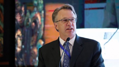 Williams (Fed Nέας Υόρκης): Η εκθετική αύξηση των κρουσμάτων Covid-19 οδηγεί την οικονομία στα όριά της