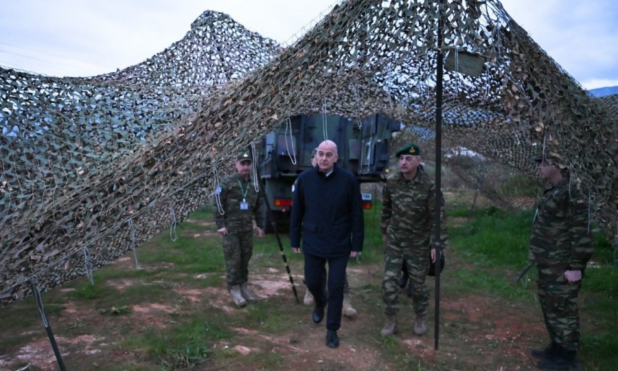 Στην πυροβολαρχια Patriot που έχει αναπτυχθεί στην Κρήτη ο Δένδιας