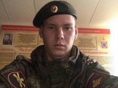 Σαρώνουν τα fake news και η προπαγάνδα -  Δεν είναι Ρώσος στρατιώτης ο νεαρός που φέρεται να βίασε παιδί στην Ουκρανία