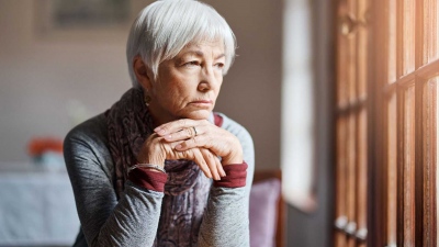 Ανατροπή στην επιστήμη - Η μοναξιά «χτυπά» τη μνήμη των ηλικιωμένων αλλά δεν οδηγεί σε άνοια