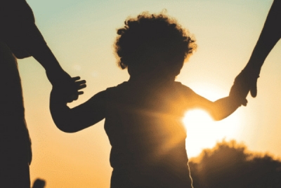 Αλεξανδρούπολη: Η νονά αρνείται να τους δώσει πίσω το παιδί τους - Η πρωτοφανής υπόθεση που έφτασε στα δικαστήρια