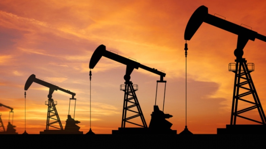 Οριακές απώλειες στο πετρέλαιο – Πλήγμα από το ισχυρό δολάριο