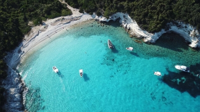 The Times: Οι Βρετανοί προτίμησαν την Ελλάδα από την Ιταλία για τις διακοπές τους