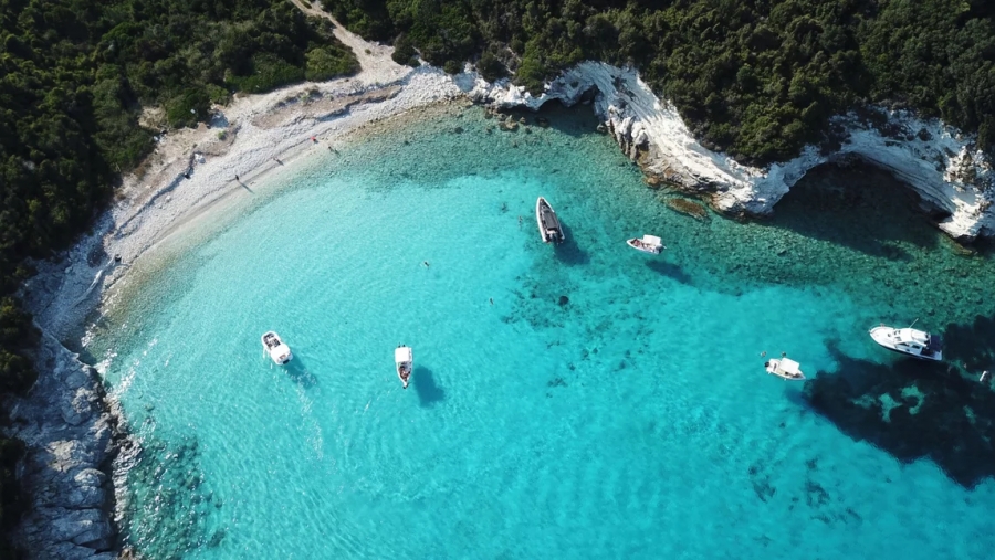 The Times: Οι Βρετανοί προτίμησαν την Ελλάδα από την Ιταλία για τις διακοπές τους
