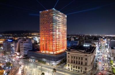 Ο Πύργος του Πειραιά φωταγωγήθηκε δημιουργώντας ένα μαγικό Χριστουγεννιάτικο κόσμο!