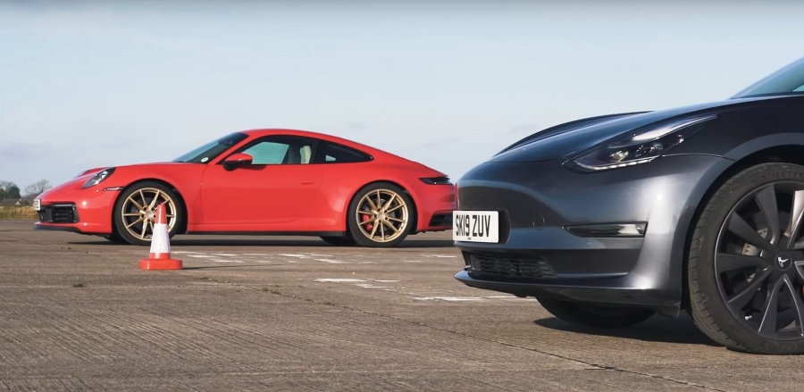 Δείτε το Tesla Model 3 να κοντράρεται με την Porsche 911 Carrera S