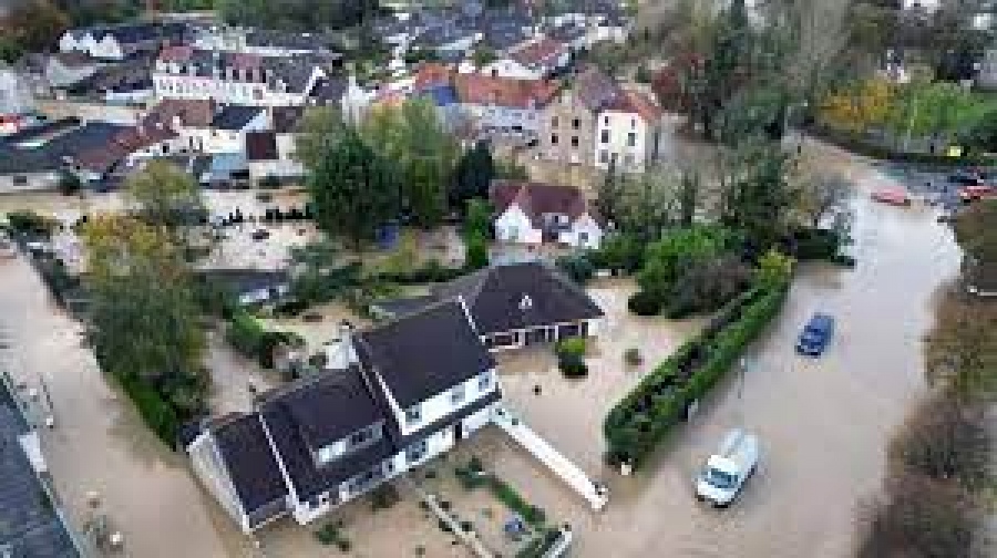 Γαλλία: Πέντε ενήλικες και δύο παιδιά παρασύρθηκαν από τα νερά, έπειτα από καταρρακτώδεις βροχές