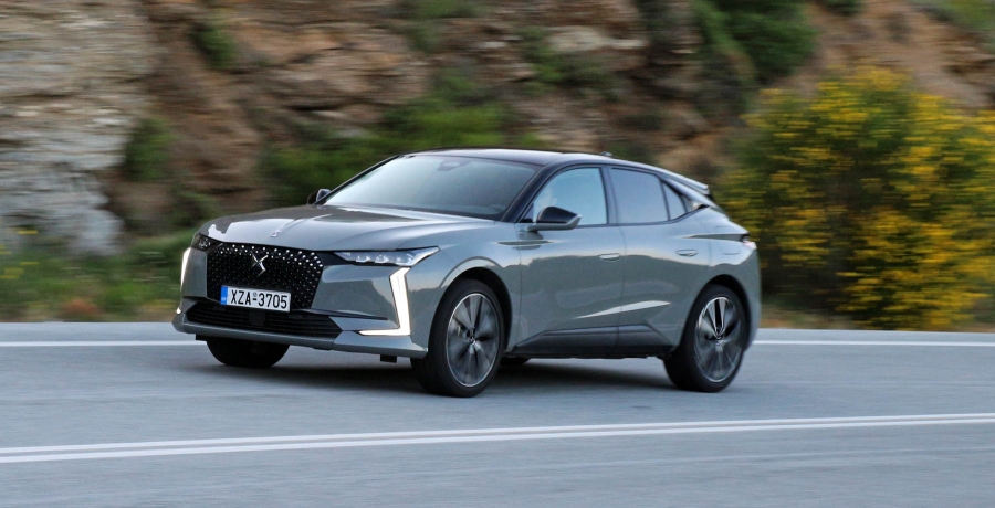 Δοκιμάζουμε το ελκυστικό DS 4 E-Tense 225