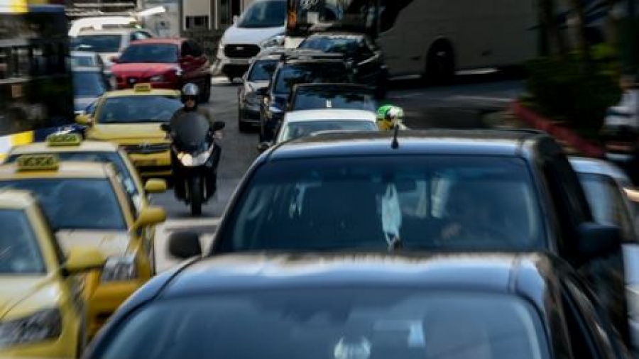 Στη Βουλή ο νέος ΚΟΚ - Ομιλία Μητσοτάκη το μεσημέρι - Στάση εργασίας των ταξί  και διαμαρτυρία