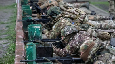 Απόγνωση στην Ουκρανία - Απελπισμένη επιστράτευση με «χρυσά» συμβόλαια για να καλυφθούν οι απώλειες στο μέτωπο