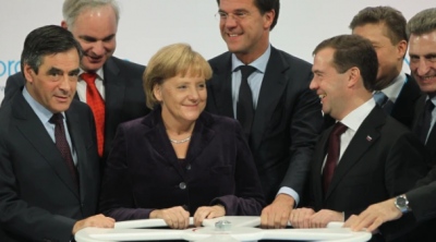 Αδιανόητη προπαγάνδα: «Βρώμικη» επίθεση στη  Merkel για τις ενεργειακές συμφωνίες με τον Putin - Κριτική για το... φθηνό αέριο