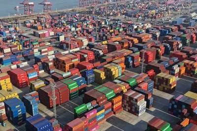 Τεράστια απάτη – Πλαστά... τιμολόγια ρίχνουν σκιές στο θηριώδες κινεζικό εμπορικό πλεόνασμα 1,19 τρισ. δολ. το 2025